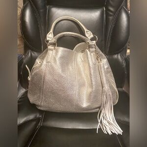 G.I.L.I. Women's Roma Tote | Convertible Purse Silver /Tassel